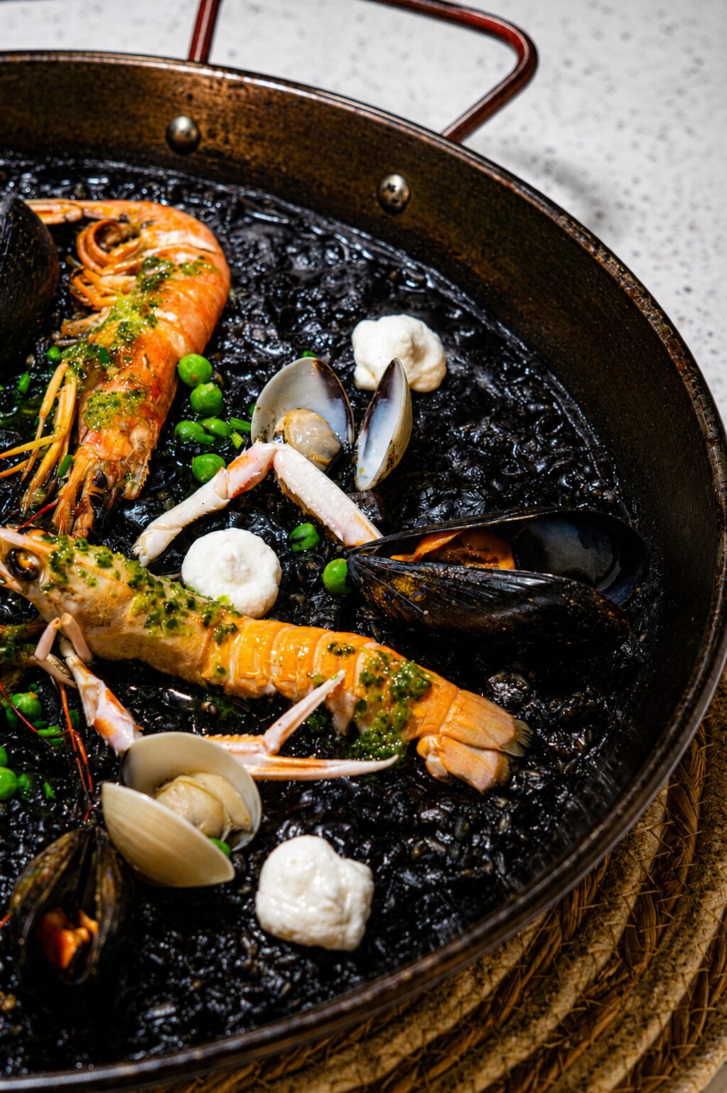 Arroz negro con marisco